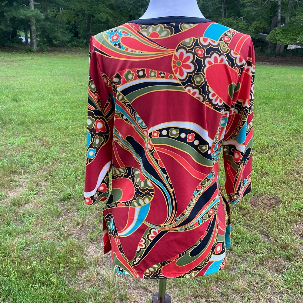 ATHLETA TOP TUNIC FLORAL STRETCH RED BLACK 3/4 SLEEVE Y NECK ACTIVE SIZE M - Picture 6 of 9